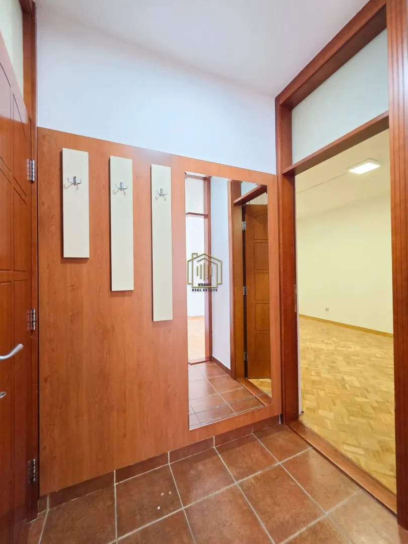 Rent, office space, 82m², Momišići, Podgorica