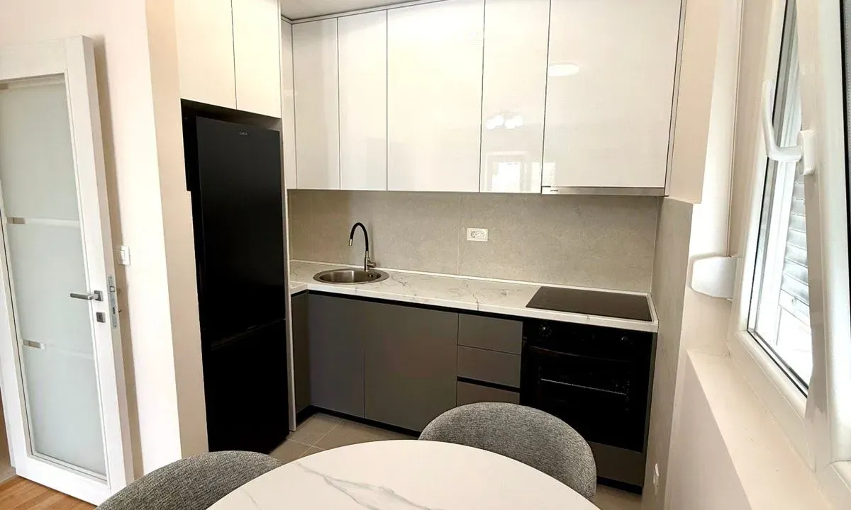 Izdavanje, jednosoban stan, 42m², Pobrežje, Podgorica
