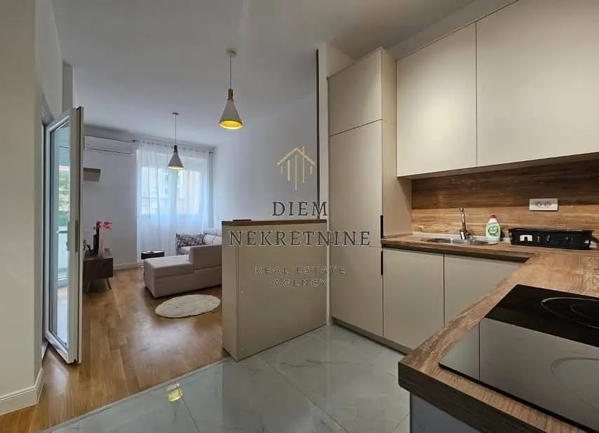 Izdavanje, jednosoban stan, 38m², Centar, Bar