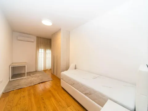 Rent, two bedroom apartment, 70m², Central Point, Podgorica - image 7