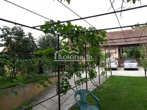 Prodaja, kuća, 377m², Centar, Inđija - image 6