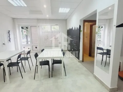 Izdavanje, poslovni prostor, 38m², Žarkovo, Beograd - image 2