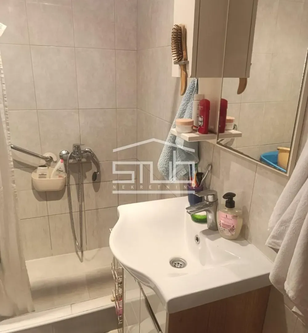 Prodaja, četvorosoban stan, 90m², Cerak, Beograd
