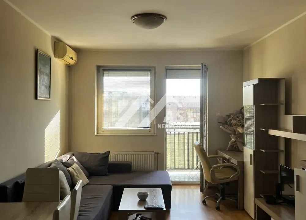 Izdavanje, dvosoban stan, 40m², Bulevar Oslobodjenja, Novi Sad Sve Podlokacije