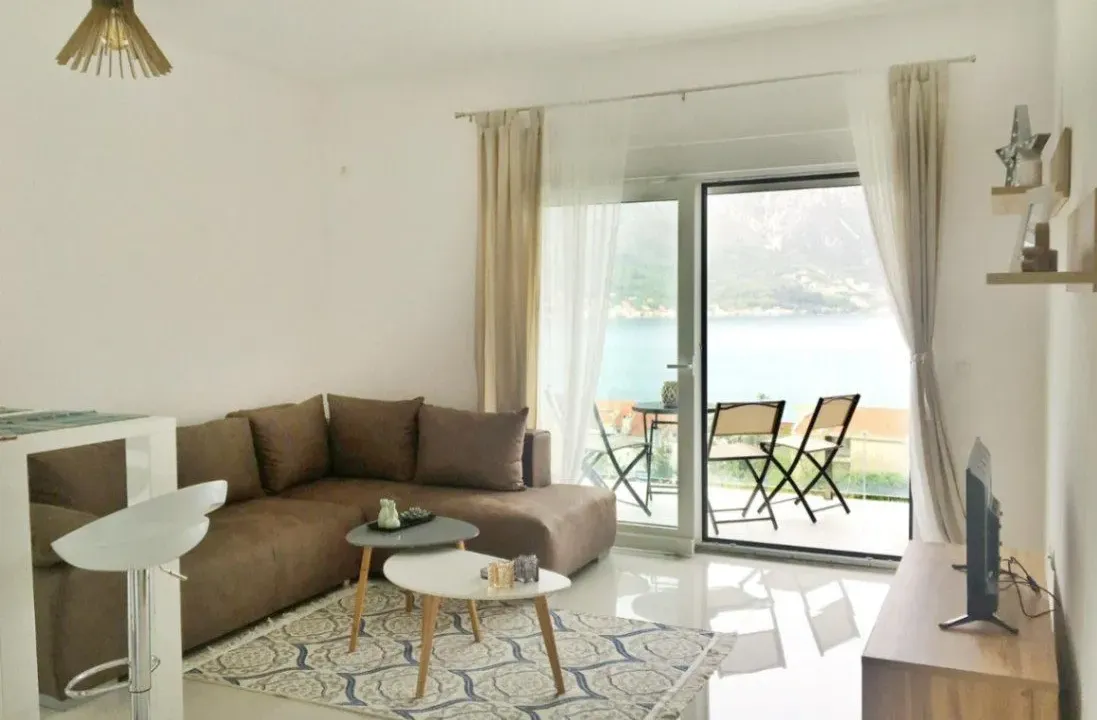 Izdavanje, jednosoban stan, 52m², Sveti Stasije, Kotor