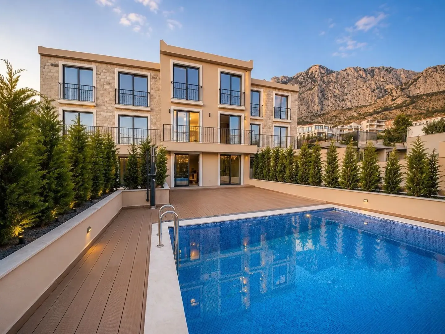 Prodaja, kuća, 295m², Blizikuće, Budva