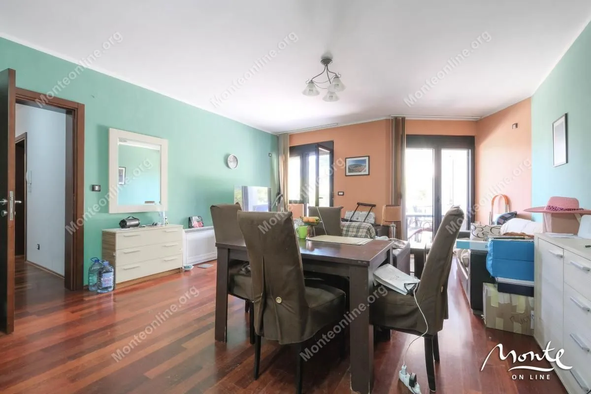 Prodaja, dvosoban stan, 85m², Dobrota, Kotor