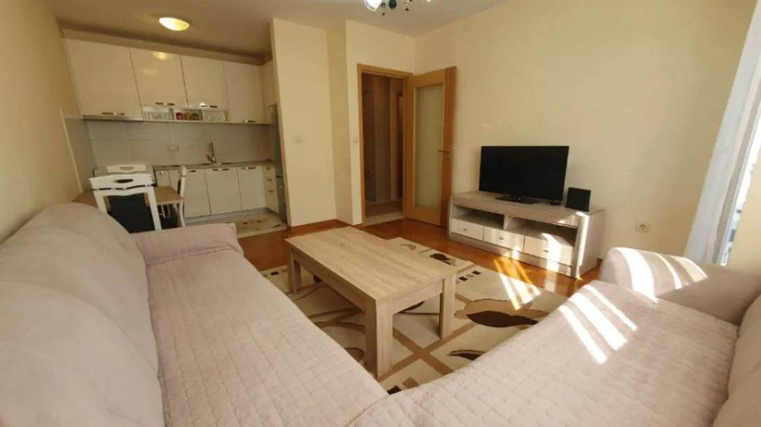 Izdavanje, dvosoban stan, 64m², Stari Aerodrom, Podgorica