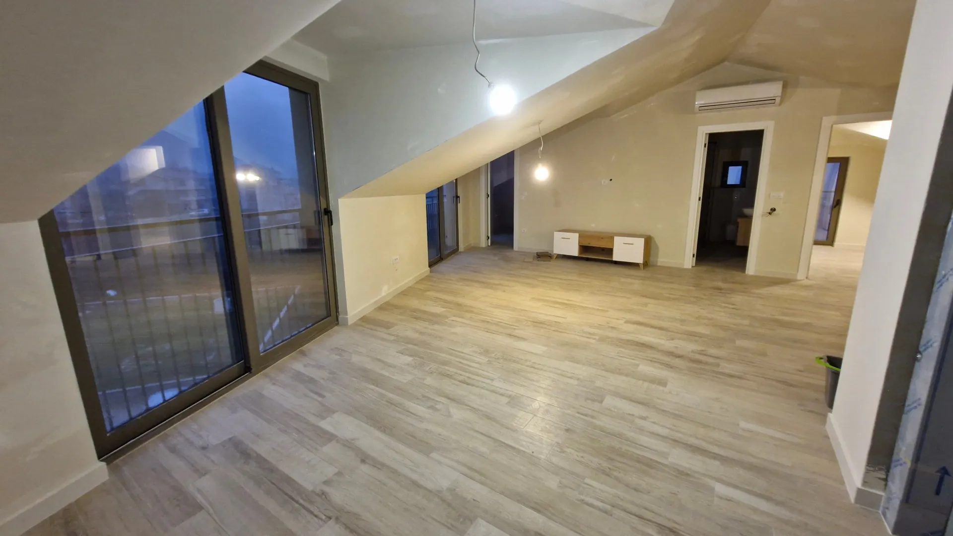Prodaja, dvosoban stan, 90m², Dumidran, Tivat