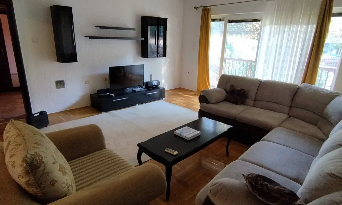 Rent, house, 130m², Tološi, Podgorica