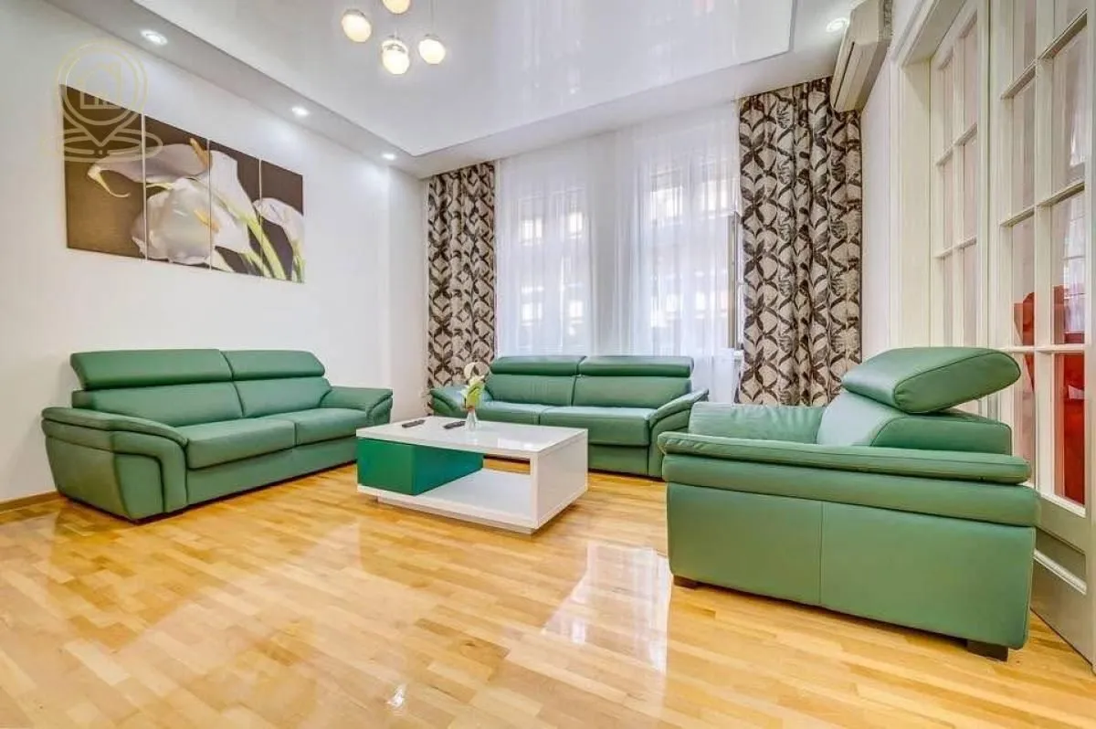 Izdavanje, dvosoban stan, 52m², Obilićev Venac, Beograd