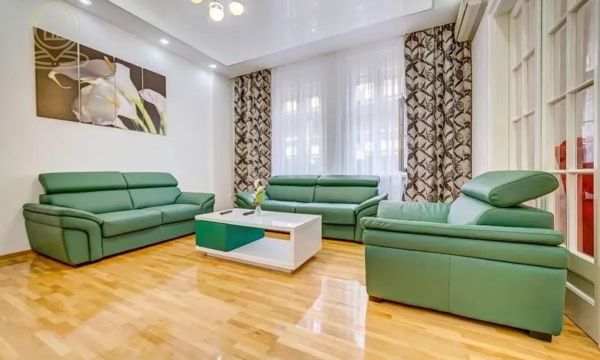 Izdavanje, dvosoban stan, 52m², Obilićev Venac, Beograd