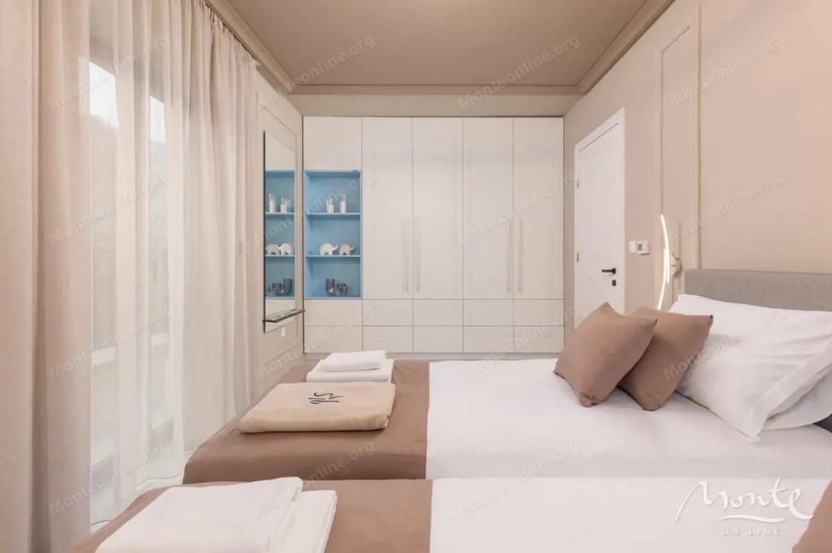 Prodaja, trosoban stan, 204m², Dobrota, Kotor