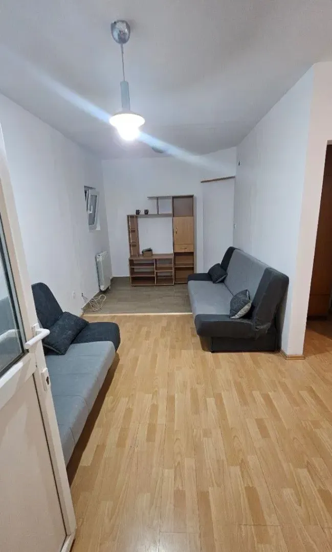 Izdavanje, kuća, 35m², Zvezdara Sve Podlokacije, Beograd