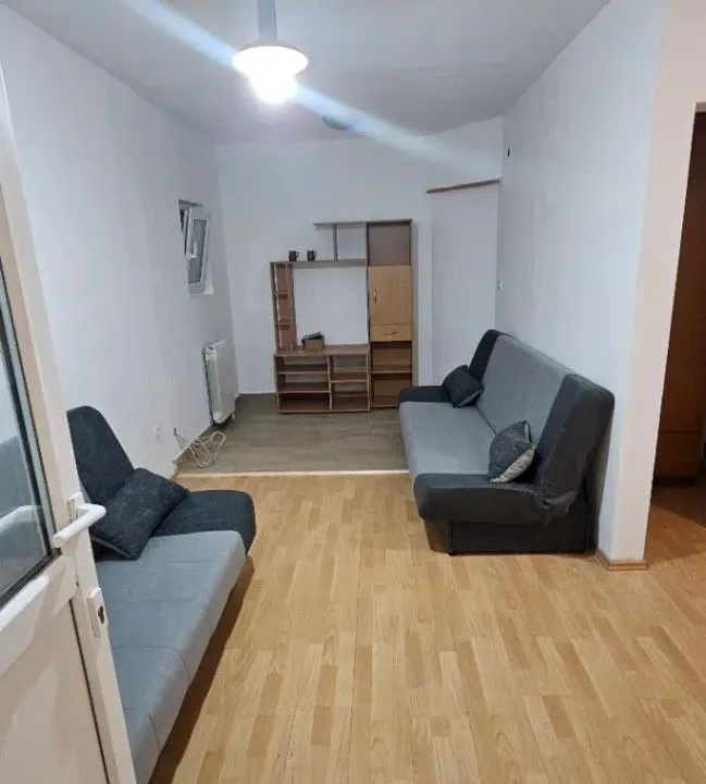 Izdavanje, kuća, 35m², Zvezdara Sve Podlokacije, Beograd