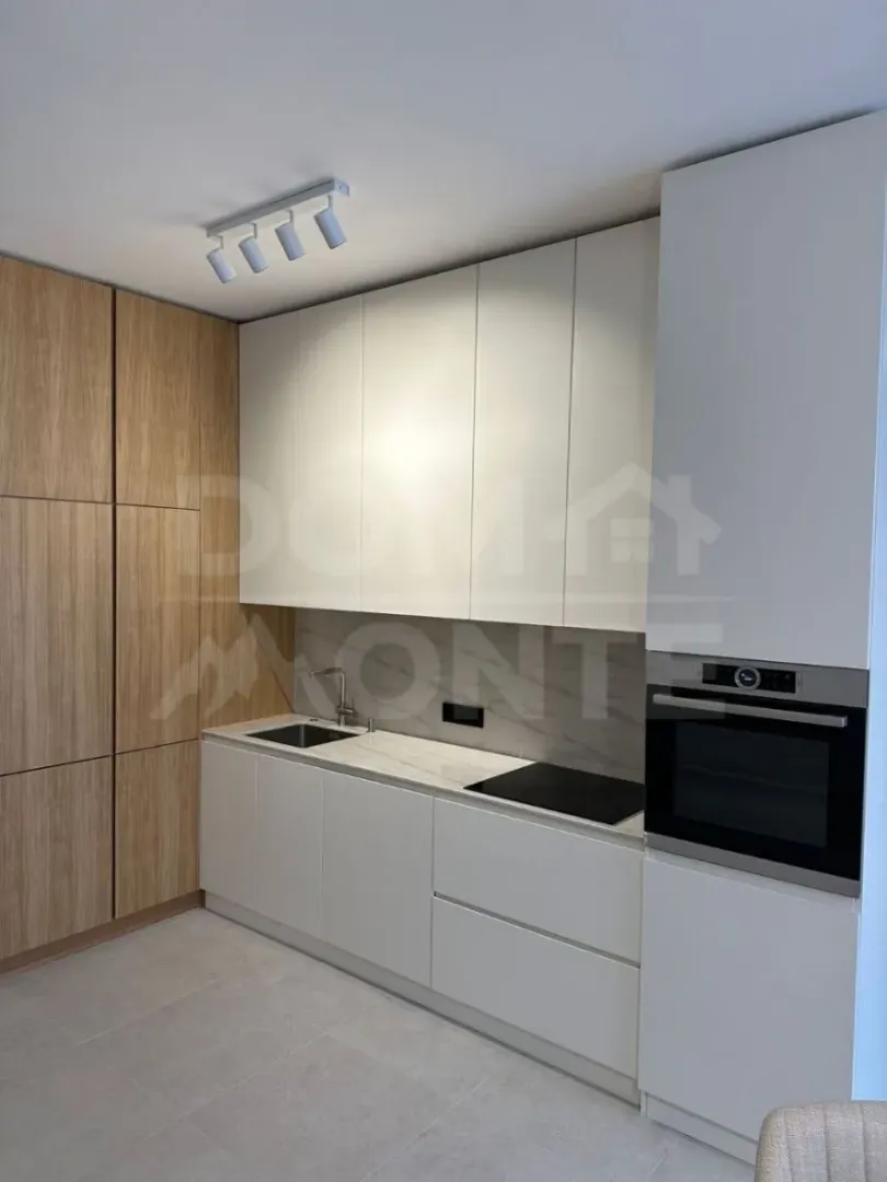 Prodaja, četvorosoban stan, 81m², Dobrota, Kotor