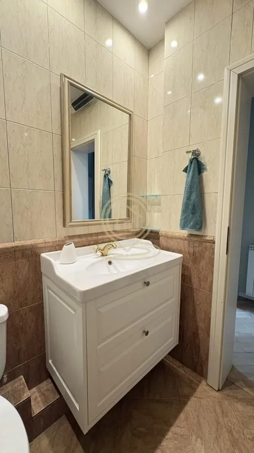 Izdavanje, dvosoban stan, 46m², Kalenić Pijaca, Vračar Sve Podlokacije