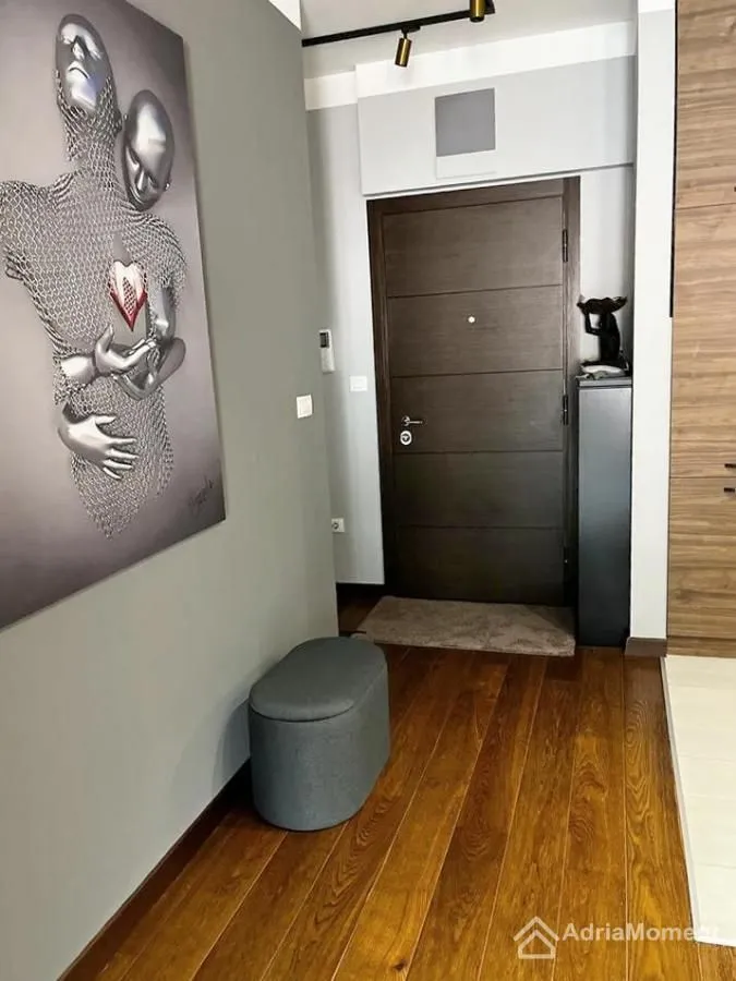 Prodaja, jednosoban stan, 77m², Centar, Budva