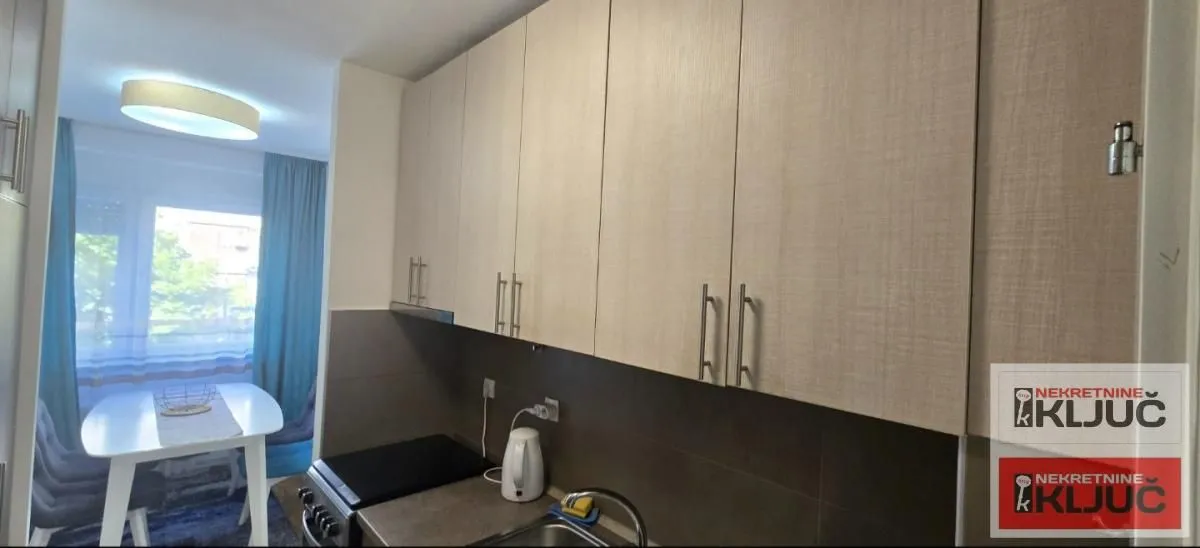 Izdavanje, dvosoban stan, 54m², Rotkvarija, Novi Sad Sve Podlokacije