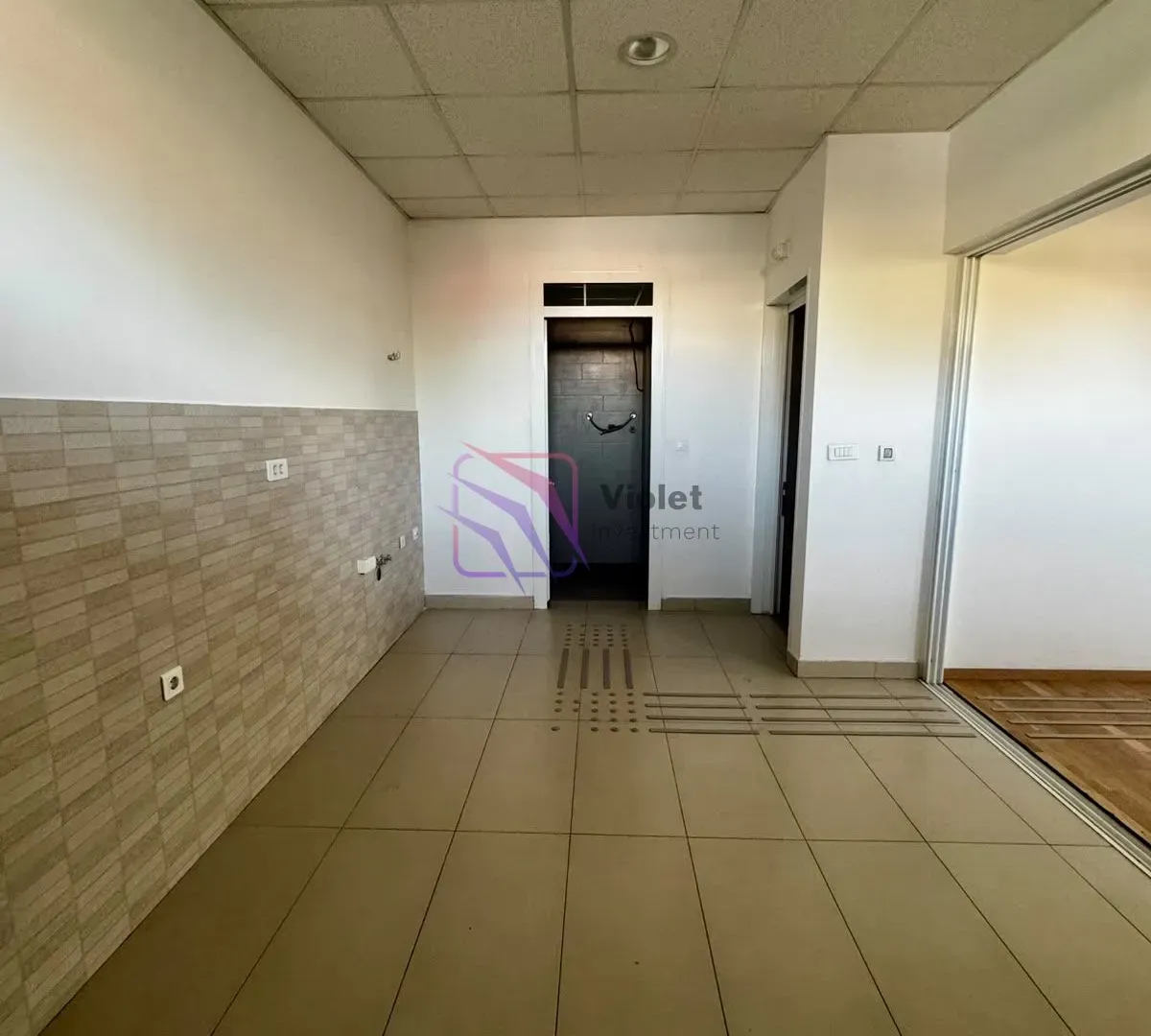 Izdavanje, poslovni prostor, 180m², Stara Varoš, Podgorica