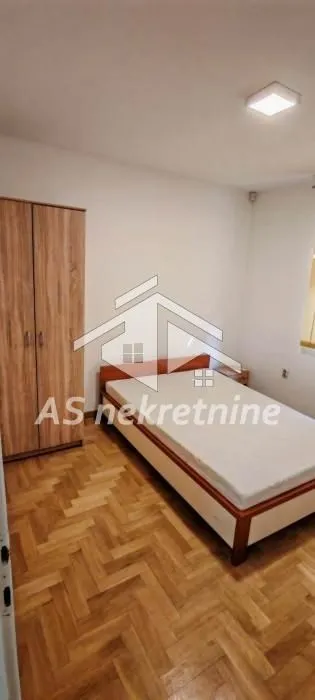 Izdavanje, kuća, 500m², Profesorska Kolonija, Palilula Sve Podlokacije