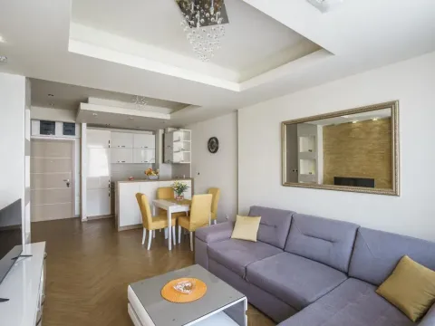 Rent, one bedroom apartment, 50m², Budva, Crna Gora - image 4