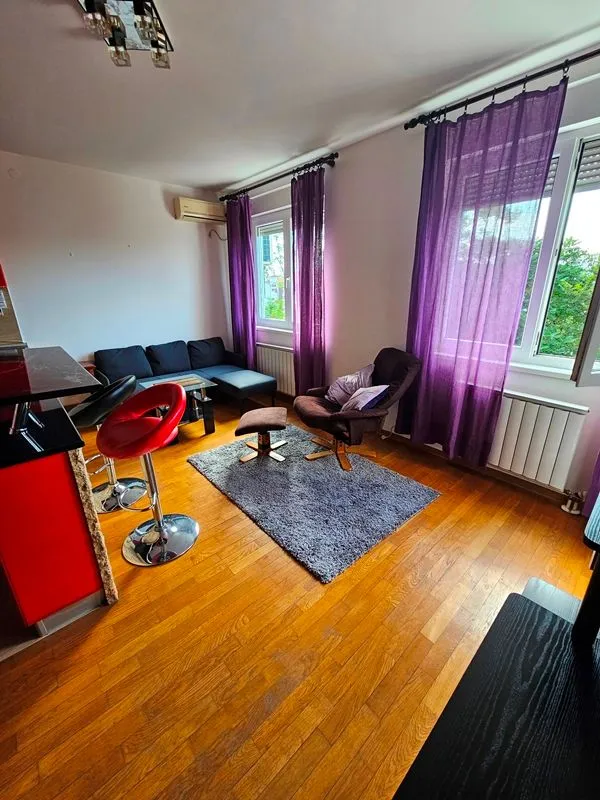 Izdavanje, jednosoban stan, 42m², Banovo Brdo, Beograd