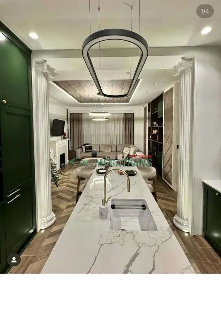 Izdavanje, trosoban stan, 80m², Centar, Novi Sad