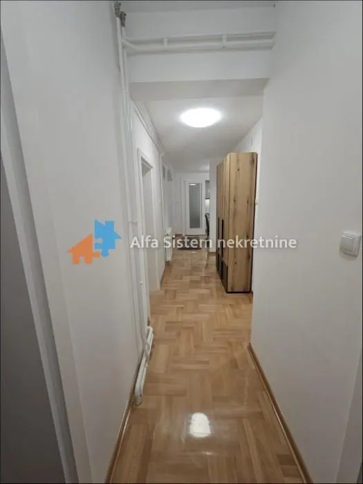 Izdavanje, četvorosoban stan, 120m², Savski Venac, Beograd