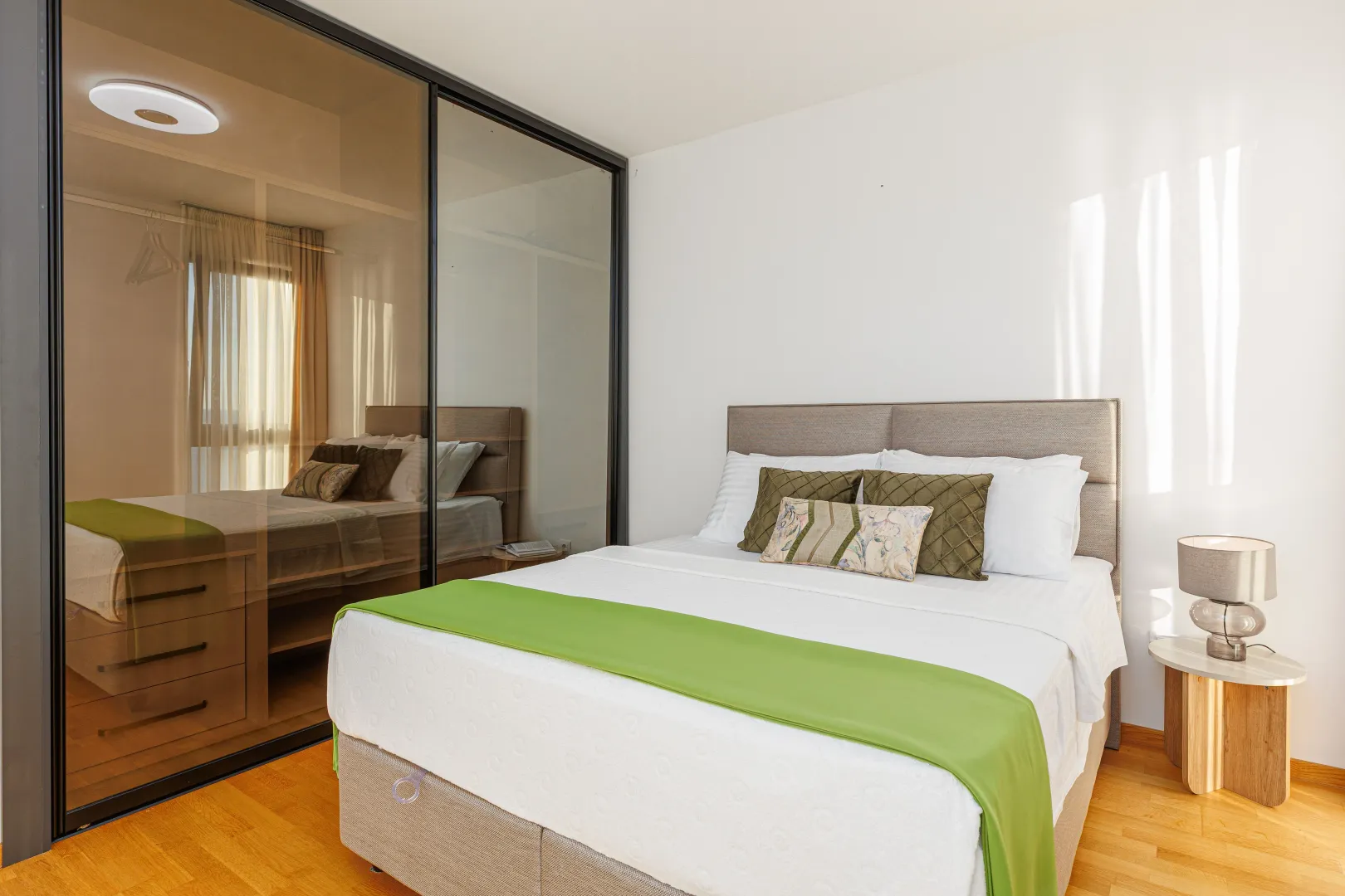 Bedroom with a double bed and a large built-in mirrored wardrobe.