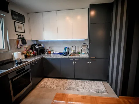 Izdavanje, trosoban stan, 100m², Centar, Podgorica - image 2