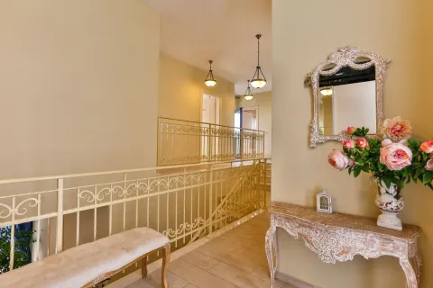 Prodaja, kuća, 240m², Tivat, Crna Gora - image 8