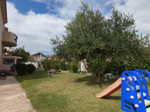 Izdavanje, kuća, 160m², Tološi, Podgorica - image 20