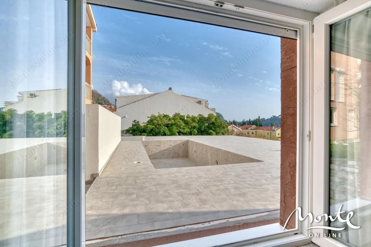 Sale, two bedroom apartment, 85m², Petrovac, Budva