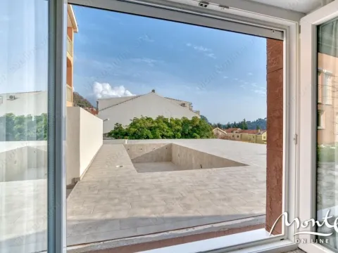 Sale, two bedroom apartment, 85m², Petrovac, Budva - image 7