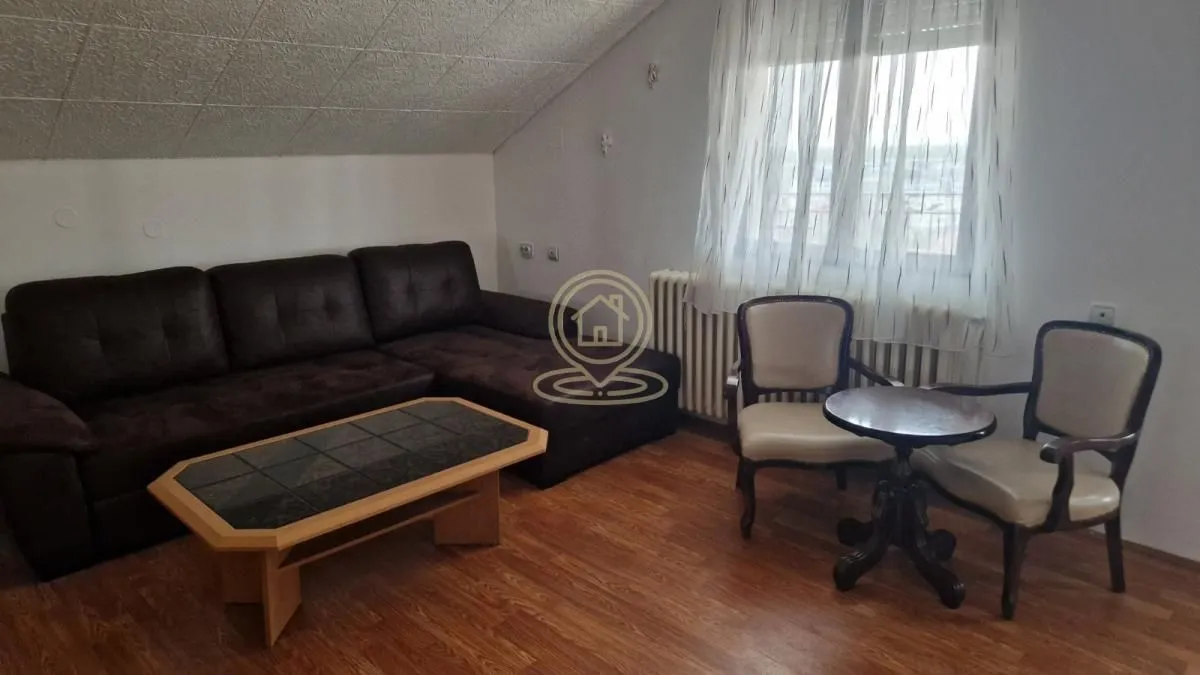 Izdavanje, trosoban stan, 90m², Petrovaradin, Novi Sad