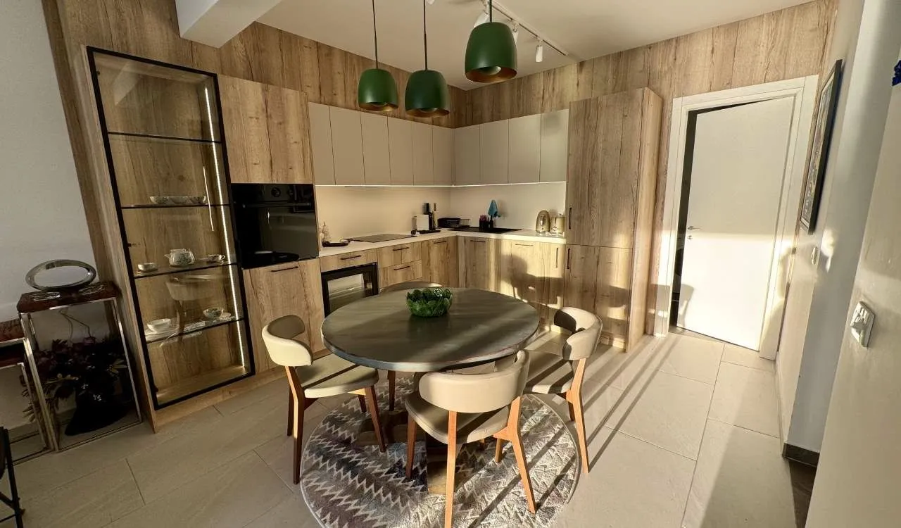 Izdavanje, dvosoban stan, 91m², Opatovo, Tivat