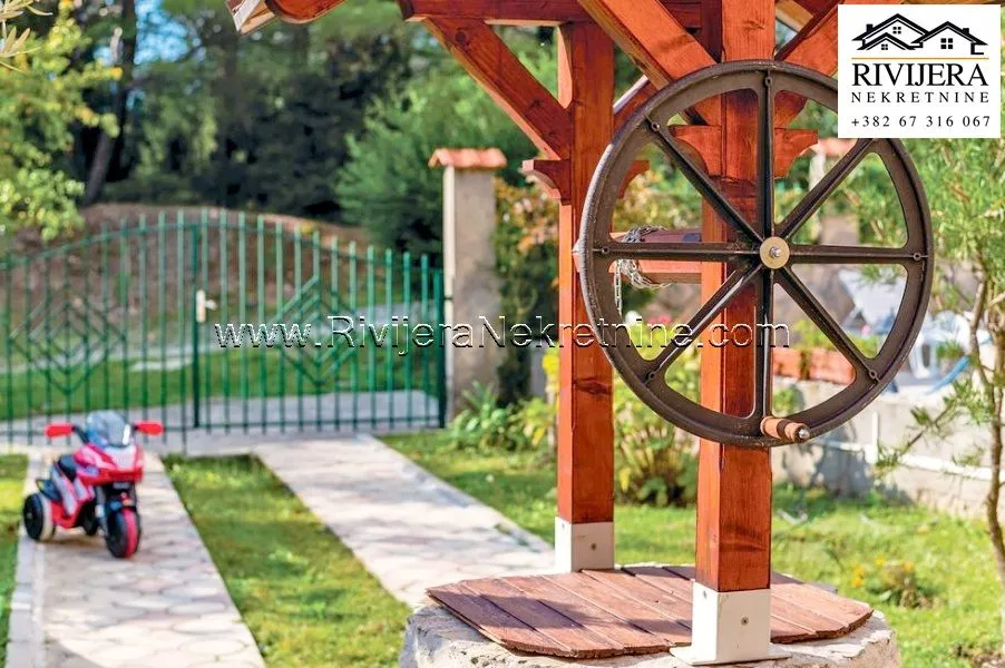 Prodaja, kuća, 267m², Mojdež, Herceg Novi