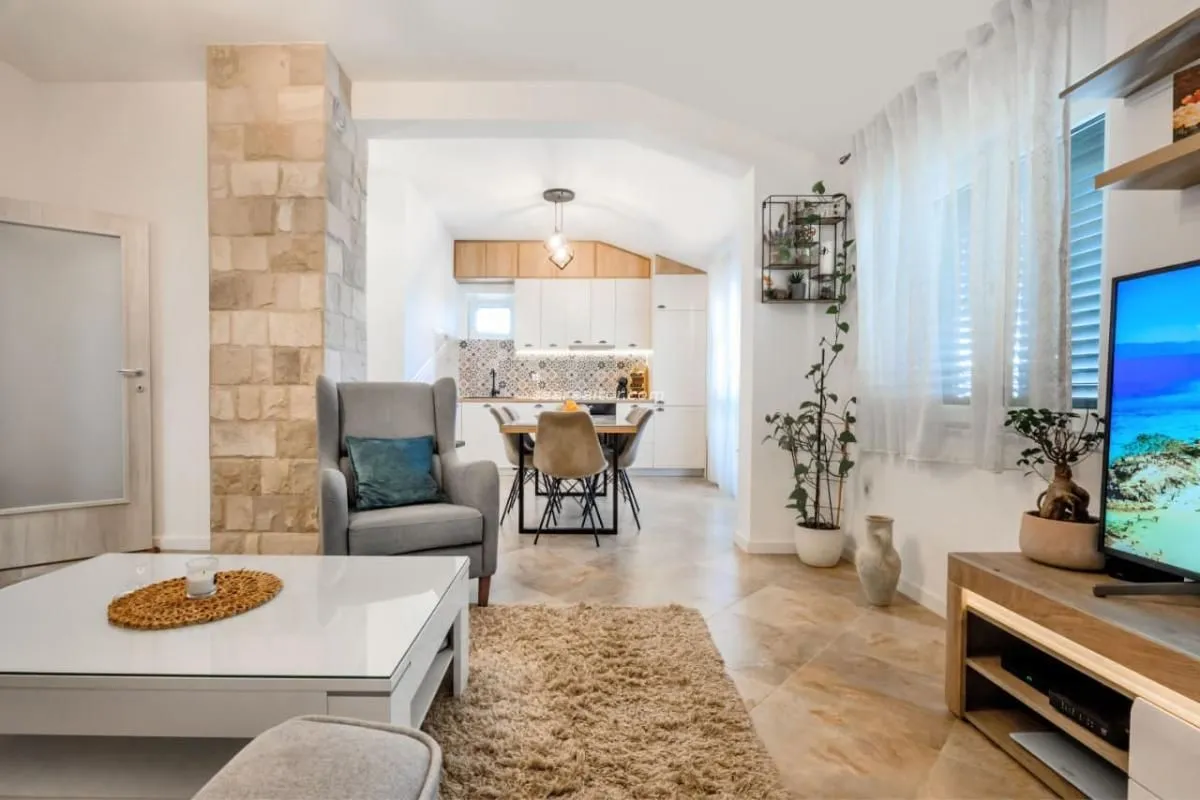 Rent, three bedroom apartment, 120m², Mrčevac, Tivat