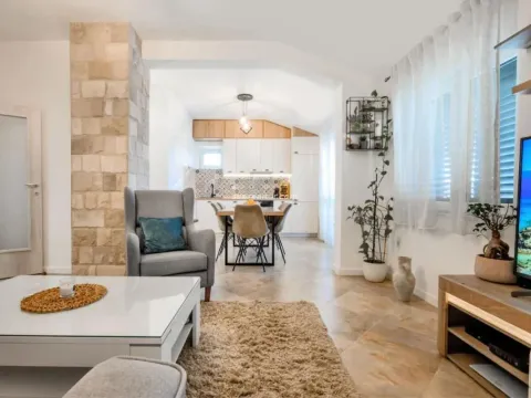 Rent, three bedroom apartment, 120m², Mrčevac, Tivat - image 8