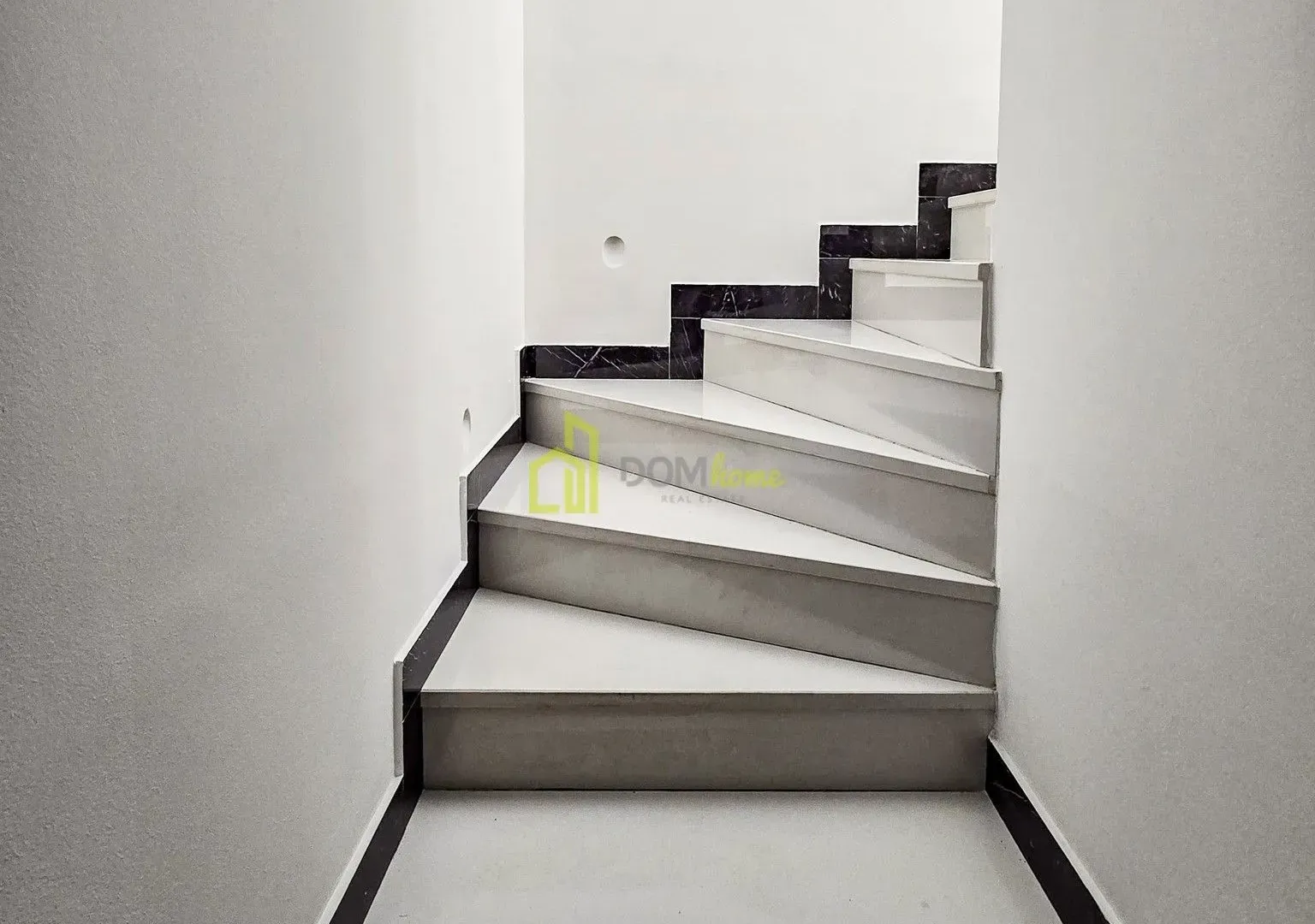 Rent, office space, 97m², City Kvart, Podgorica