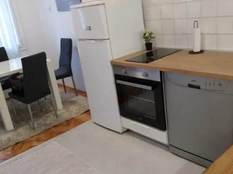 Izdavanje, jednosoban stan, 40m², Podgorica, Crna Gora - image 1