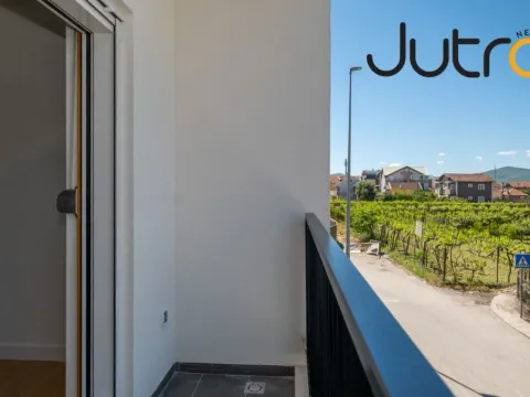 Sale, three bedroom apartment, 90m², Tološka šuma, Podgorica - image 4