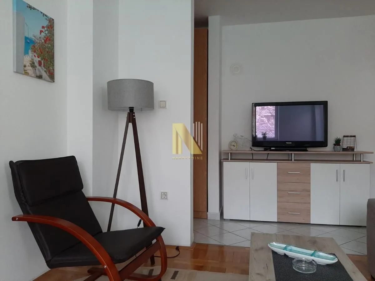 Izdavanje, dvosoban stan, 43m², Sajmište, Novi Sad