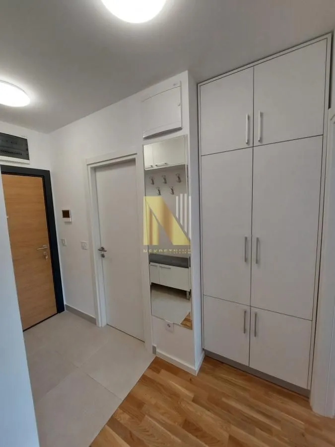 Izdavanje, dvosoban stan, 37m², Novi Sad, Srbija