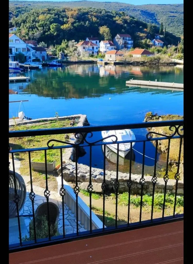 Prodaja, kuća, 107m², Tivat, Crna Gora