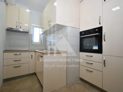 Izdavanje, dvosoban stan, 60m², Centar, Podgorica - image 4