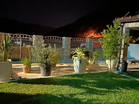 Izdavanje, jednosoban stan, 54m², Risan, Kotor - image 10