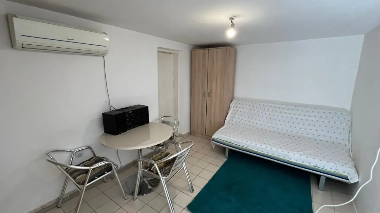 Izdavanje, jednosoban stan, 42m², Budva, Crna Gora