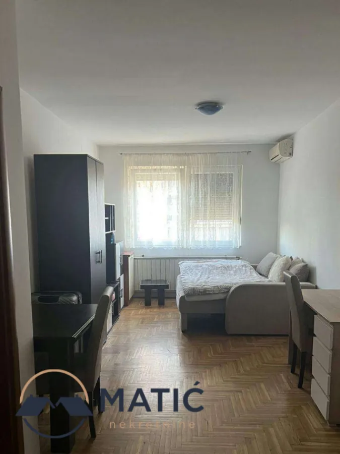 Izdavanje, garsonjera, 26m², Bulevar Evrope, Novi Sad Sve Podlokacije